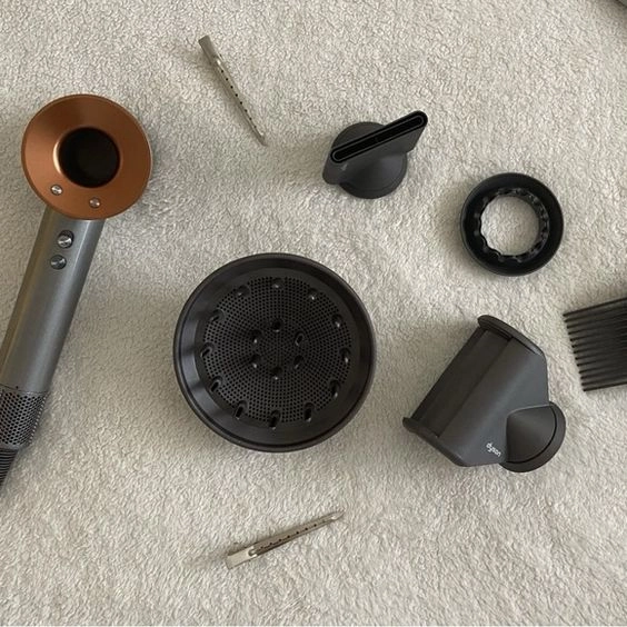 خرید اینترنتی سشوار دایسون مدل Dyson Supersonic بهمراه باکس لوکس